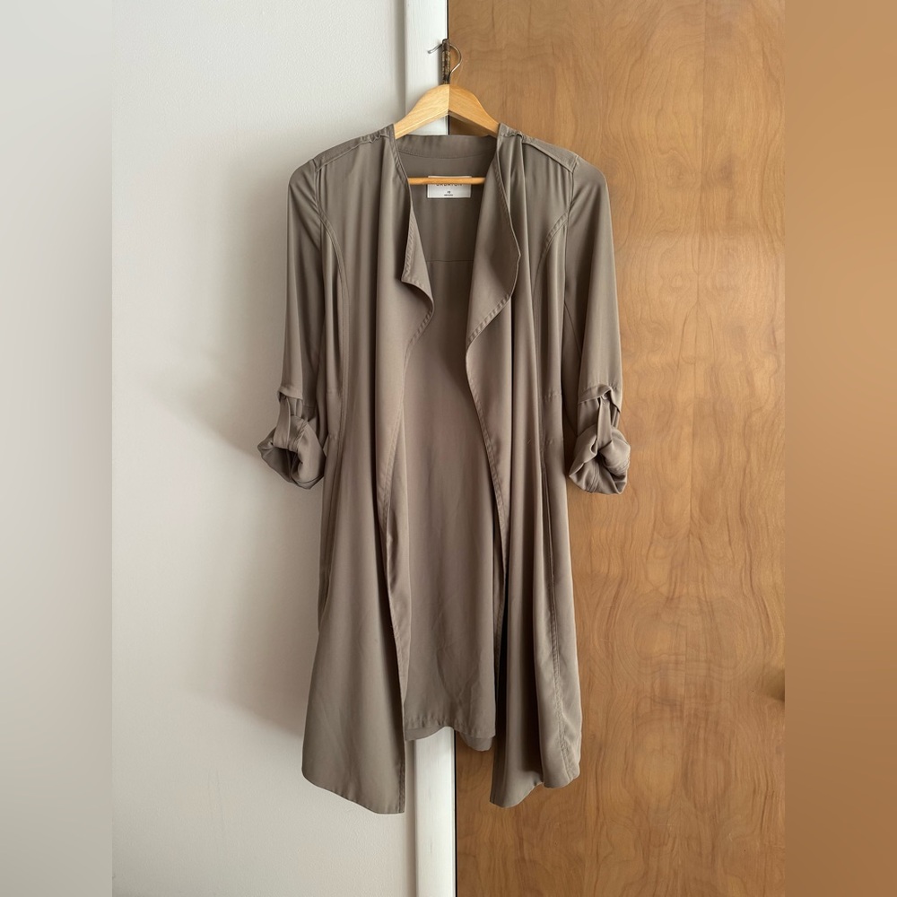 Aritzia Babaton Quincy Taupe Medium Length Trench Coat, Size XS